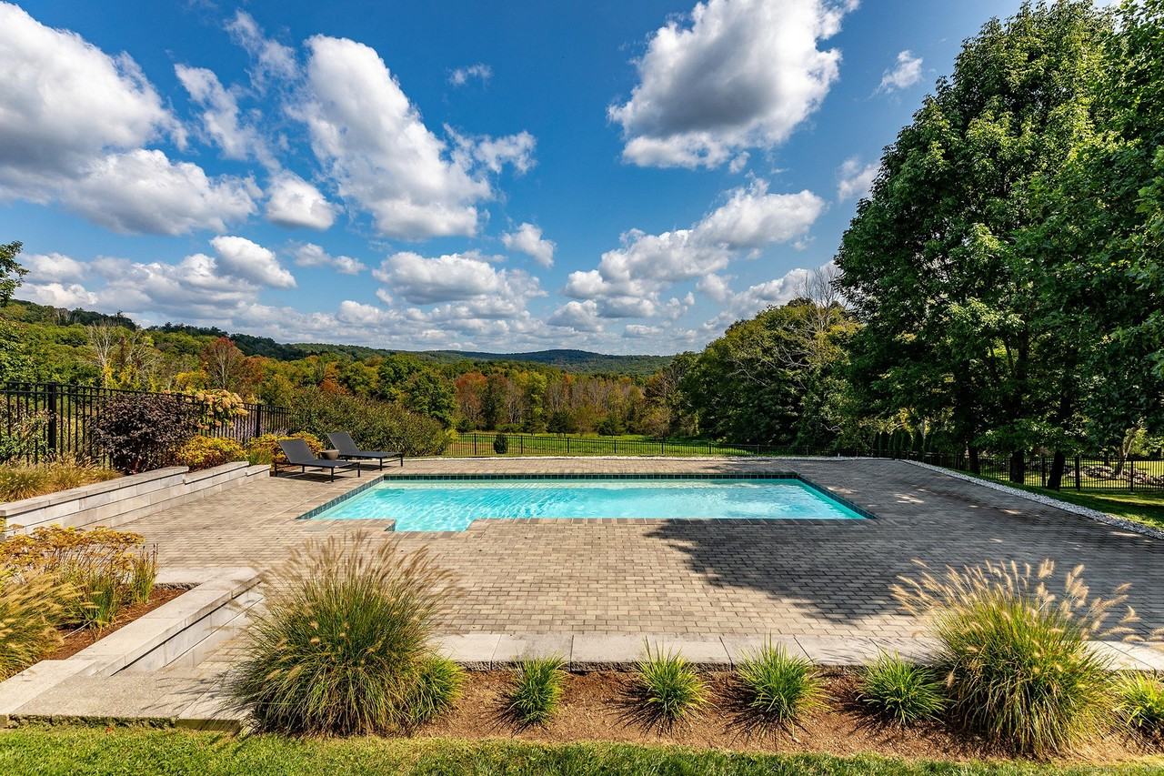 11 Longview Rd - Photo 3 of 34