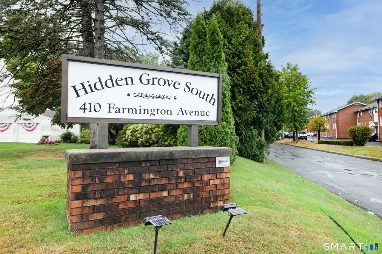 410 Farmington Ave #O6 - Photo 2 of 21