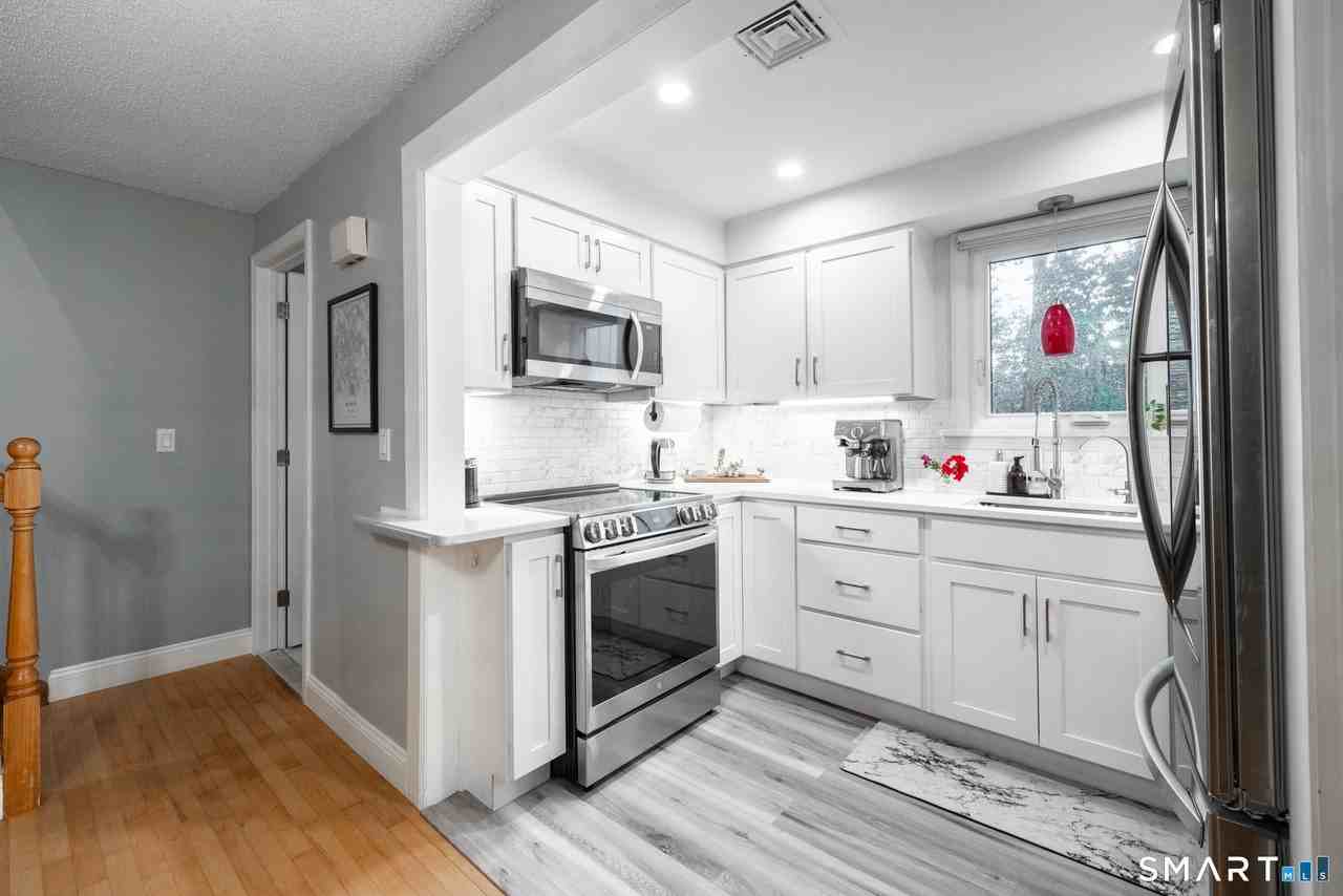 410 Farmington Ave #O6 - Photo 5 of 21