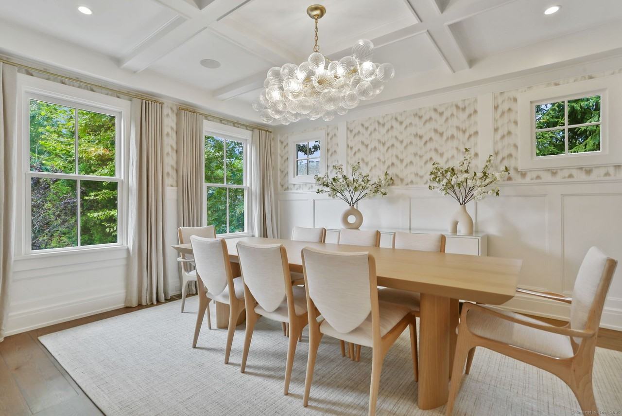 28 Norwalk Ave - Photo 4 of 36