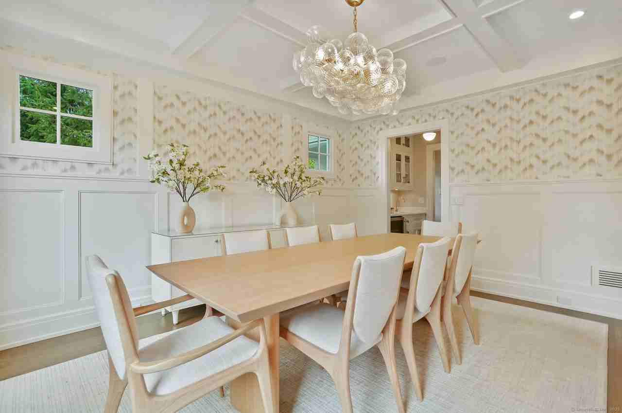 28 Norwalk Ave - Photo 5 of 36