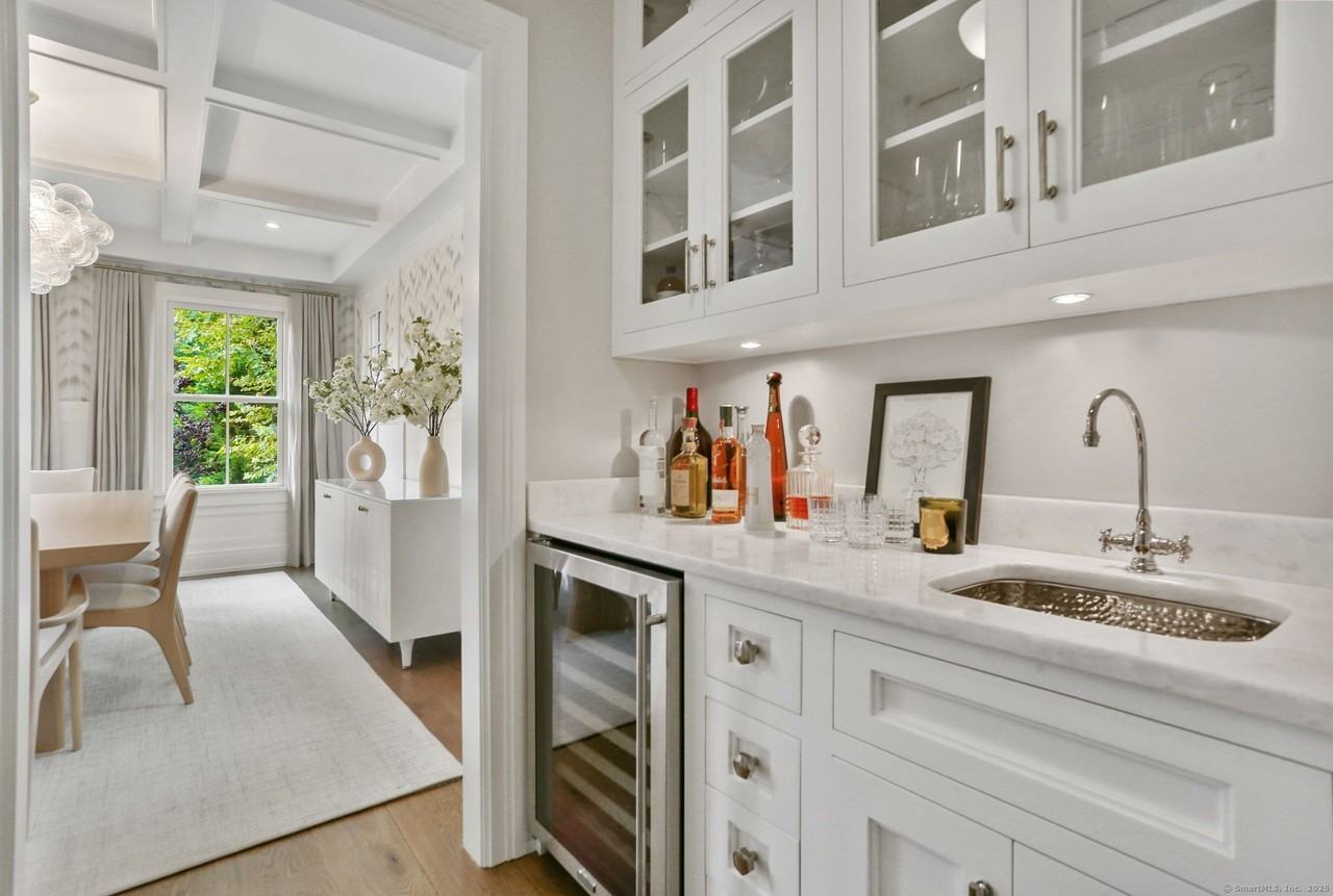 28 Norwalk Ave - Photo 6 of 36