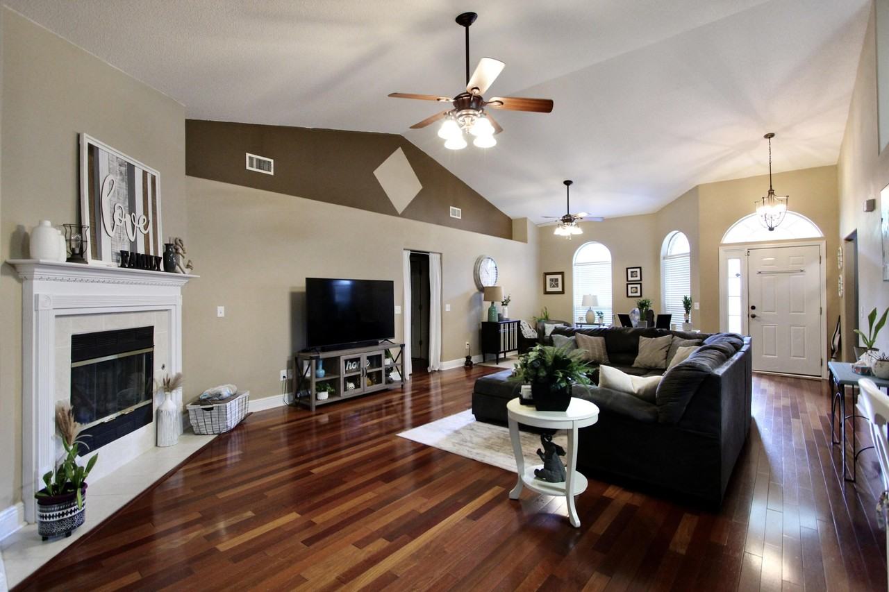 624 Territory Ln - Photo 4 of 26