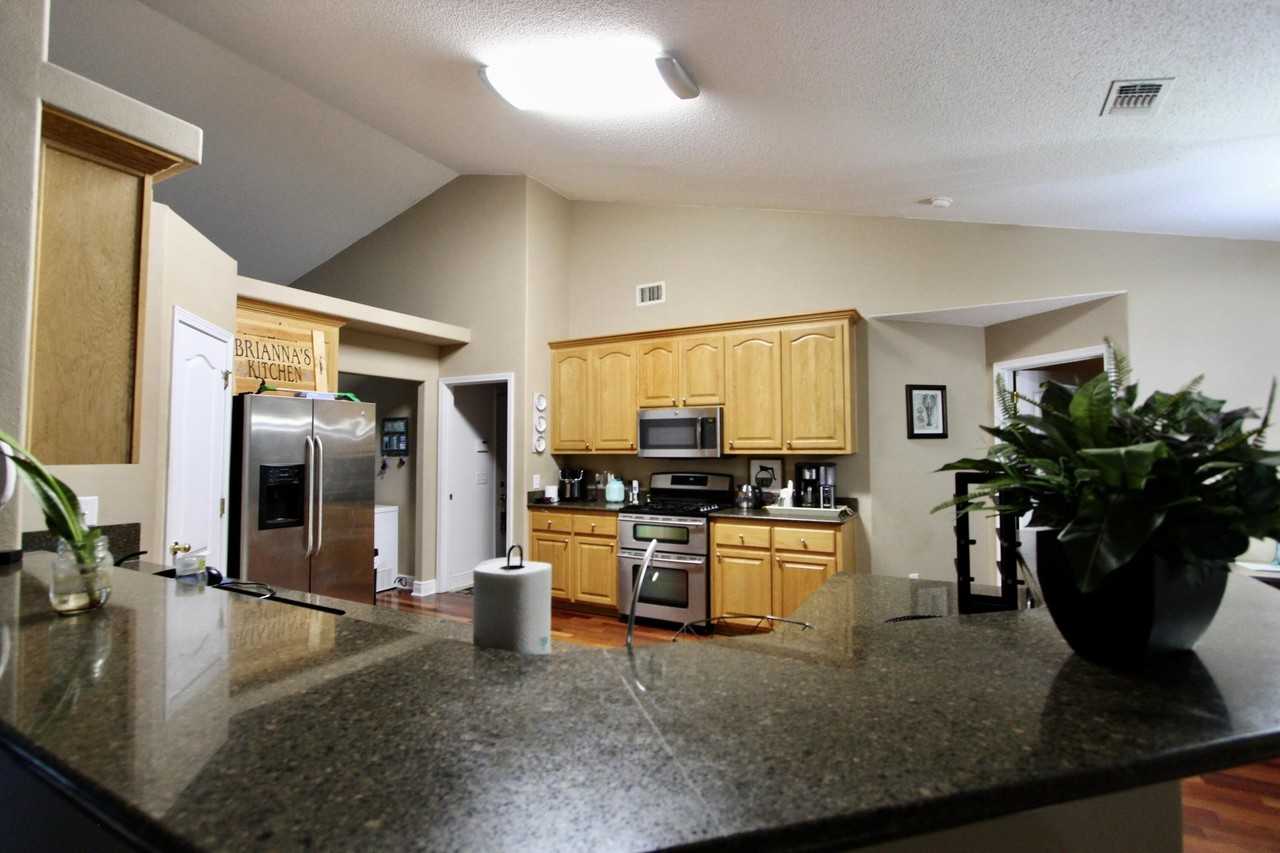 624 Territory Ln - Photo 7 of 26