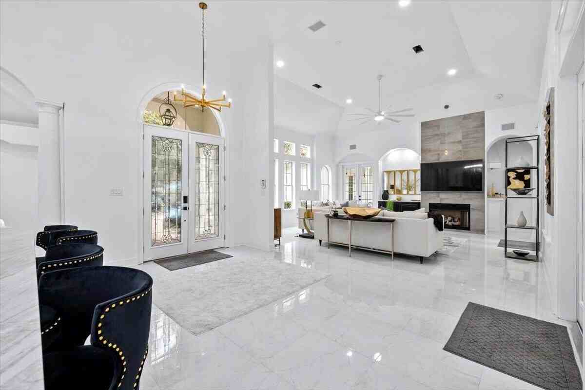 1161 Troon Dr N - Photo 2 of 50