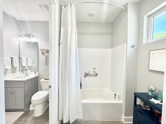 215 Allen St Unit 215 #215 - Photo 4 of 20