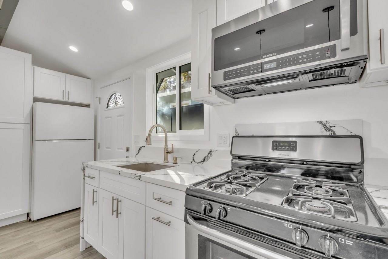 14753 Hartland St #1 - Photo 4 of 22