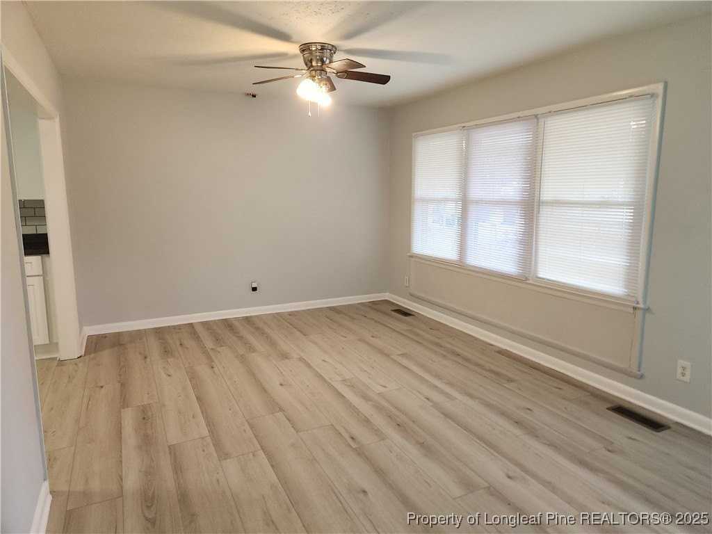 3923 Glenridge Rd - Photo 2 of 10