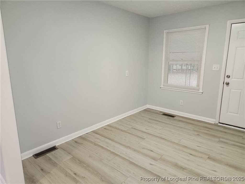 3923 Glenridge Rd - Photo 4 of 10