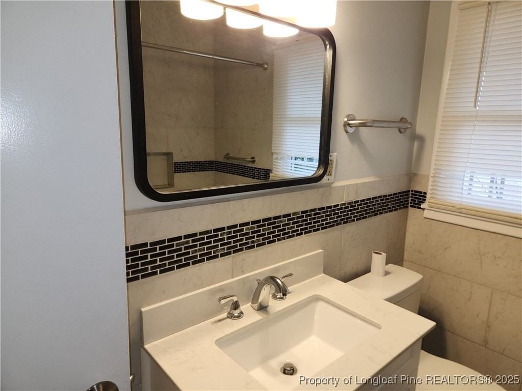 3923 Glenridge Rd - Photo 5 of 10