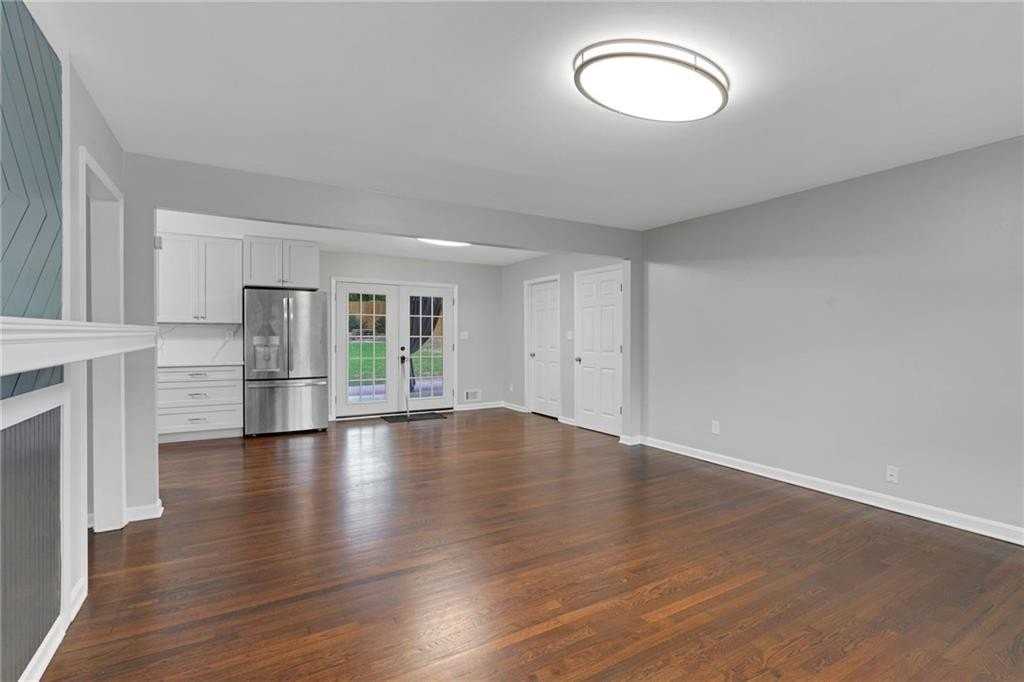 2710 Dresden Dr - Photo 3 of 31