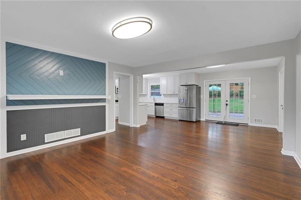 2710 Dresden Dr - Photo 4 of 31