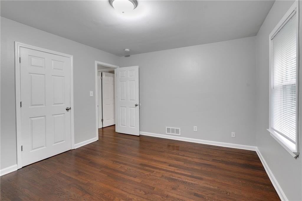 2710 Dresden Dr - Photo 5 of 31