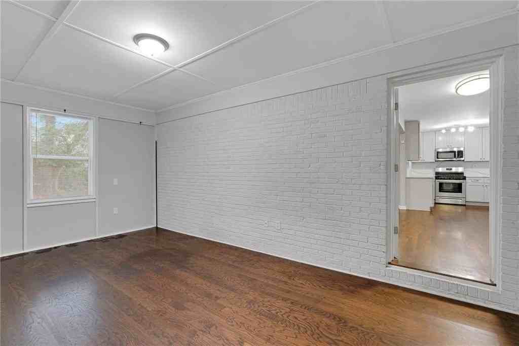 2710 Dresden Dr - Photo 7 of 31