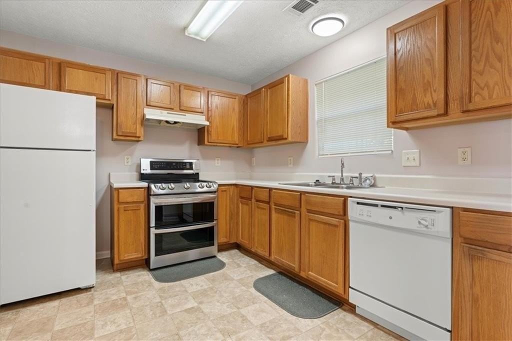 5583 Windfall Ln - Photo 2 of 25