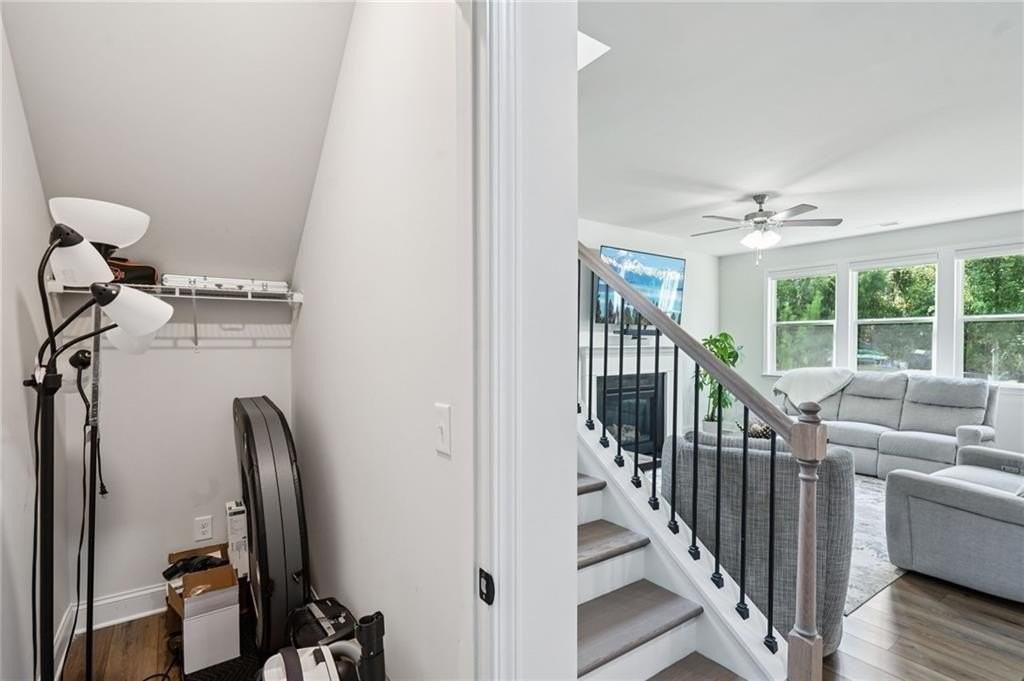 2424 Pinnae Pl - Photo 4 of 45