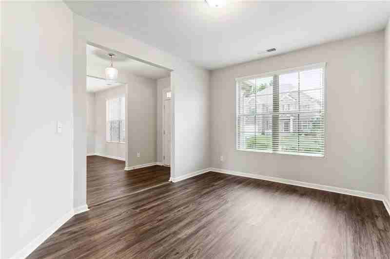 5530 Mirror Lake Dr - Photo 3 of 27