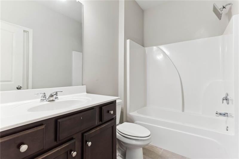 5530 Mirror Lake Dr - Photo 4 of 27