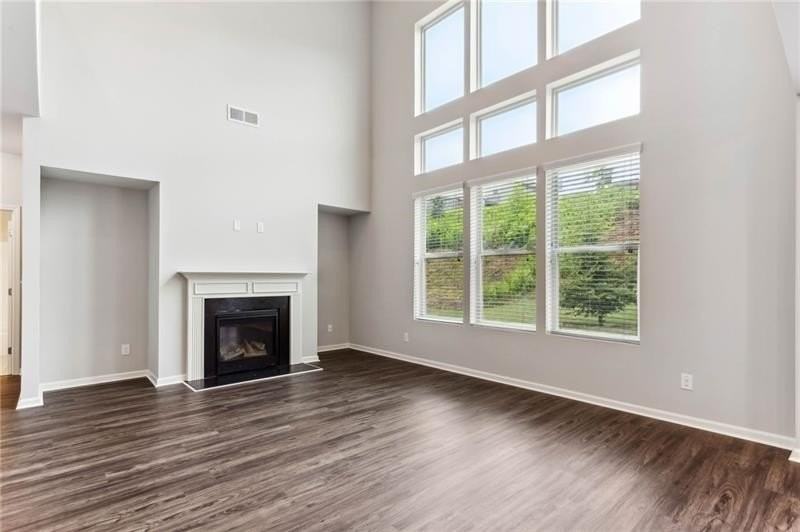 5530 Mirror Lake Dr - Photo 7 of 27