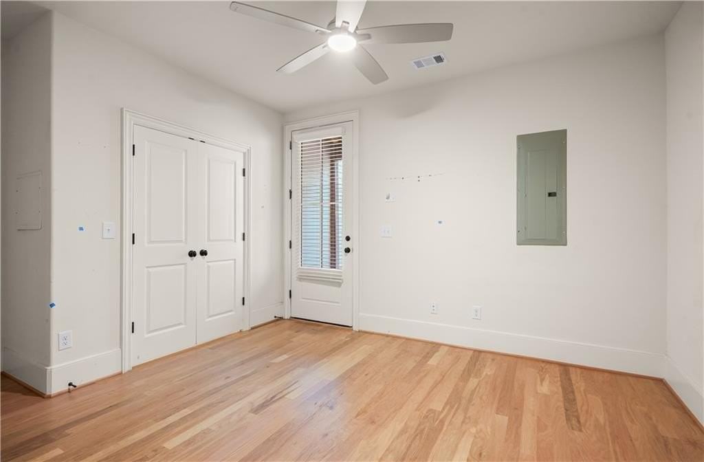 689 Fraser St Se - Photo 7 of 32