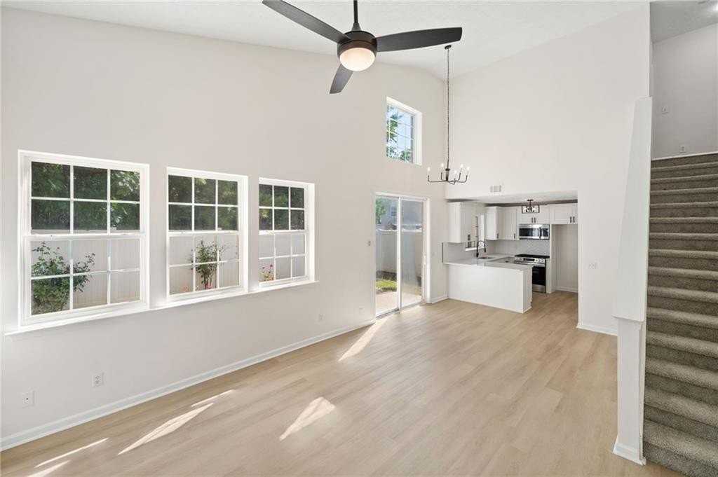 872 Windcroft Cir Nw - Photo 3 of 10