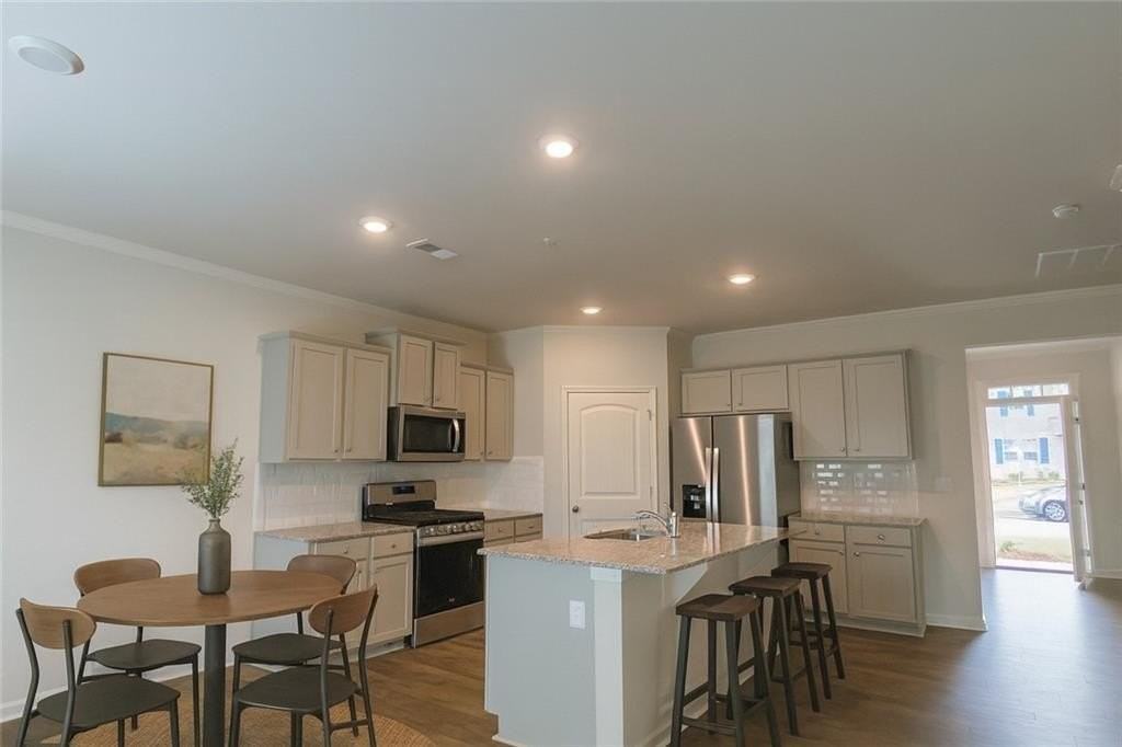 2715 Piper Dr - Photo 3 of 21