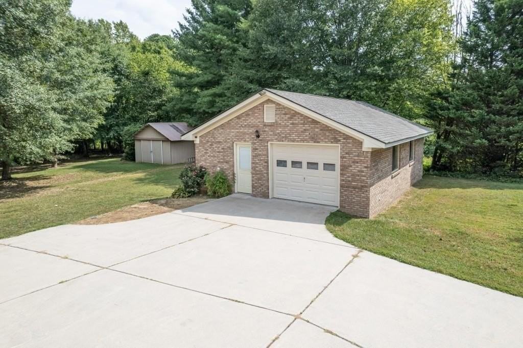 4640 Spot Rd - Photo 4 of 28