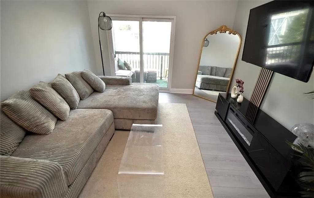 1074 Peachtree Walk Ne - Photo 7 of 15