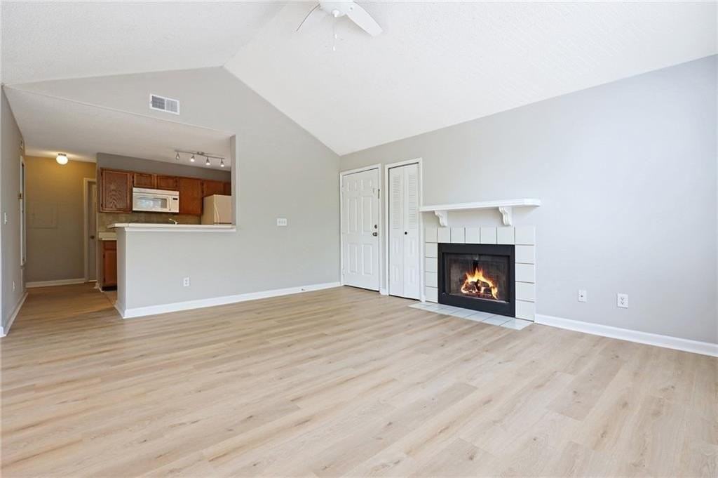 901 Wentworth Ct - Photo 5 of 26