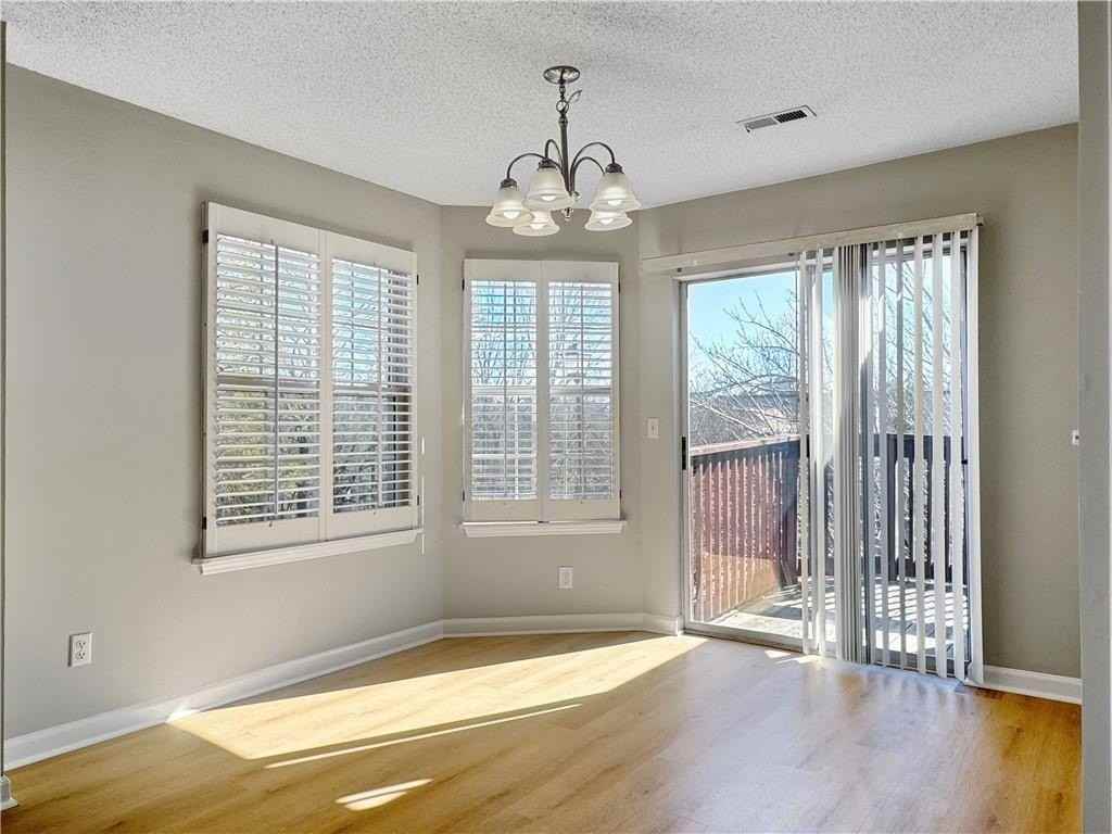 901 Wentworth Ct - Photo 7 of 26