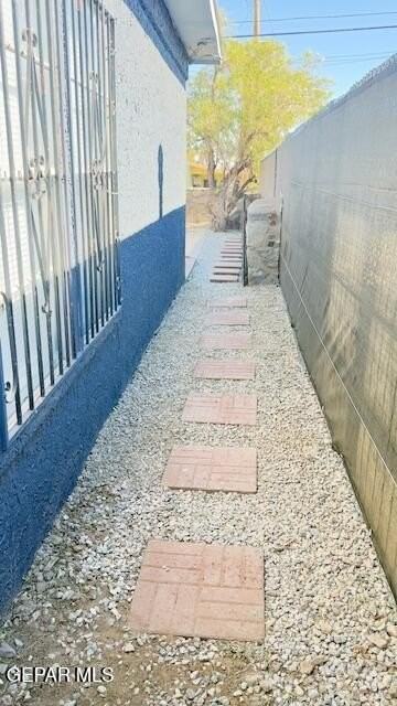 8804 Kenneth St - Photo 5 of 50