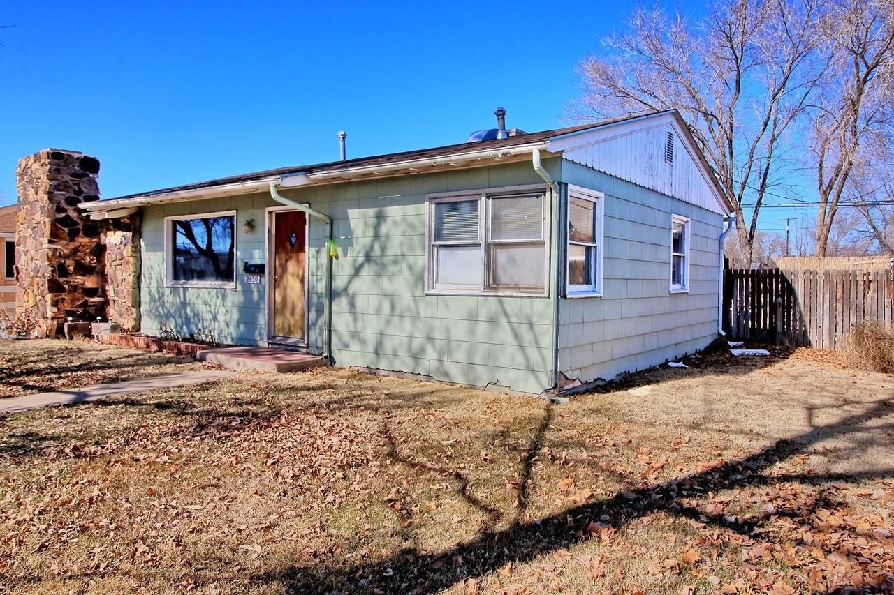 2430 Bunting Ave Apt A #A - Photo 4 of 19