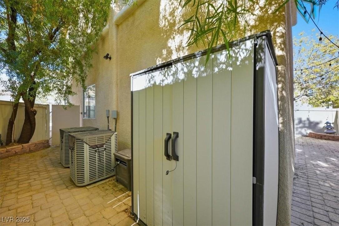 10457 Chrisman Ave - Photo 5 of 27