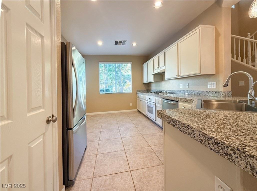 7673 French Springs St - Photo 4 of 34