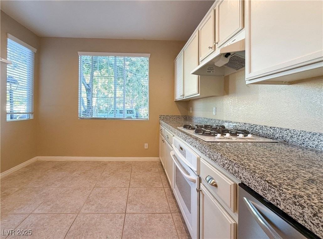 7673 French Springs St - Photo 5 of 34