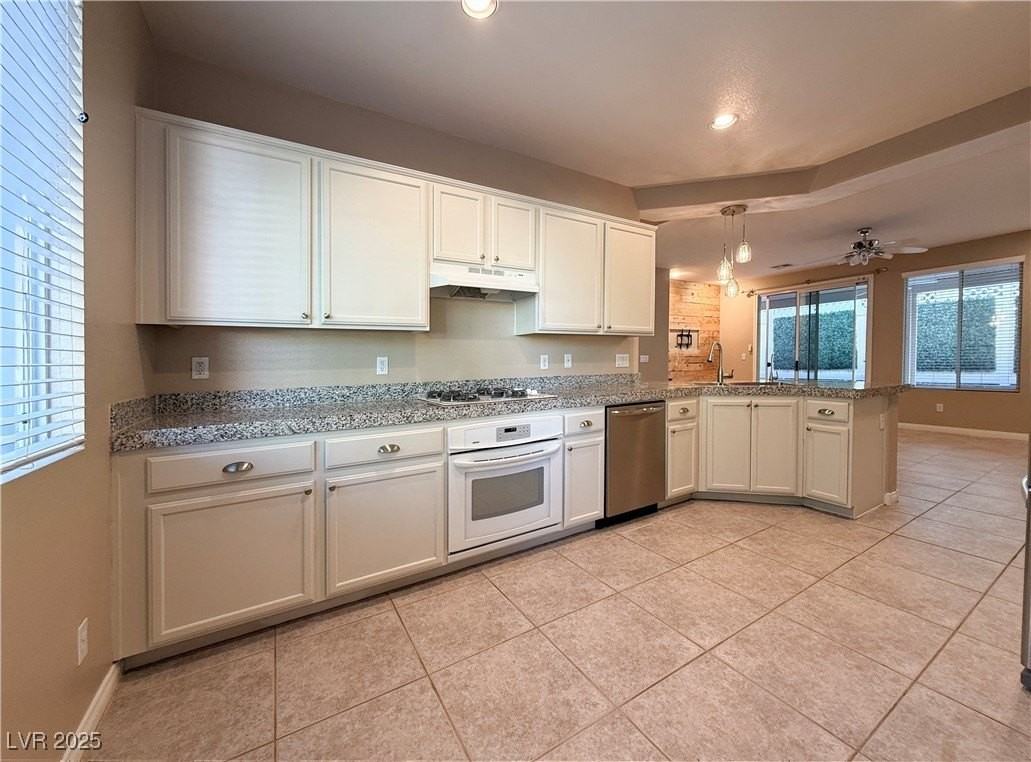 7673 French Springs St - Photo 6 of 34