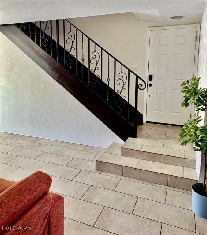 544 Oakbrook Ln - Photo 4 of 17