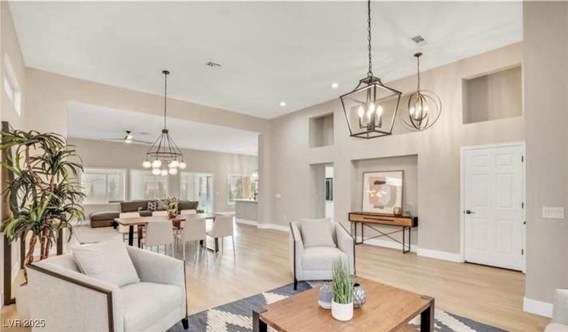 2608 Desert Sands Dr - Photo 5 of 34