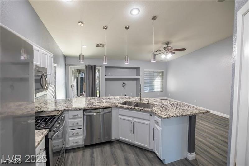 4720 Painted Hills St - Photo 7 of 37