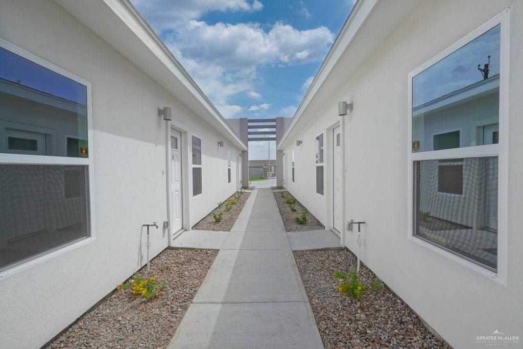 2901 W Driftwood St #1 - Photo 2 of 11