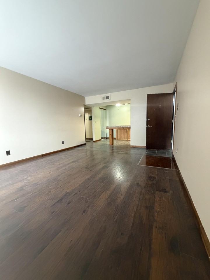 3911 Fort St Apt 114 #114 - Photo 4 of 15