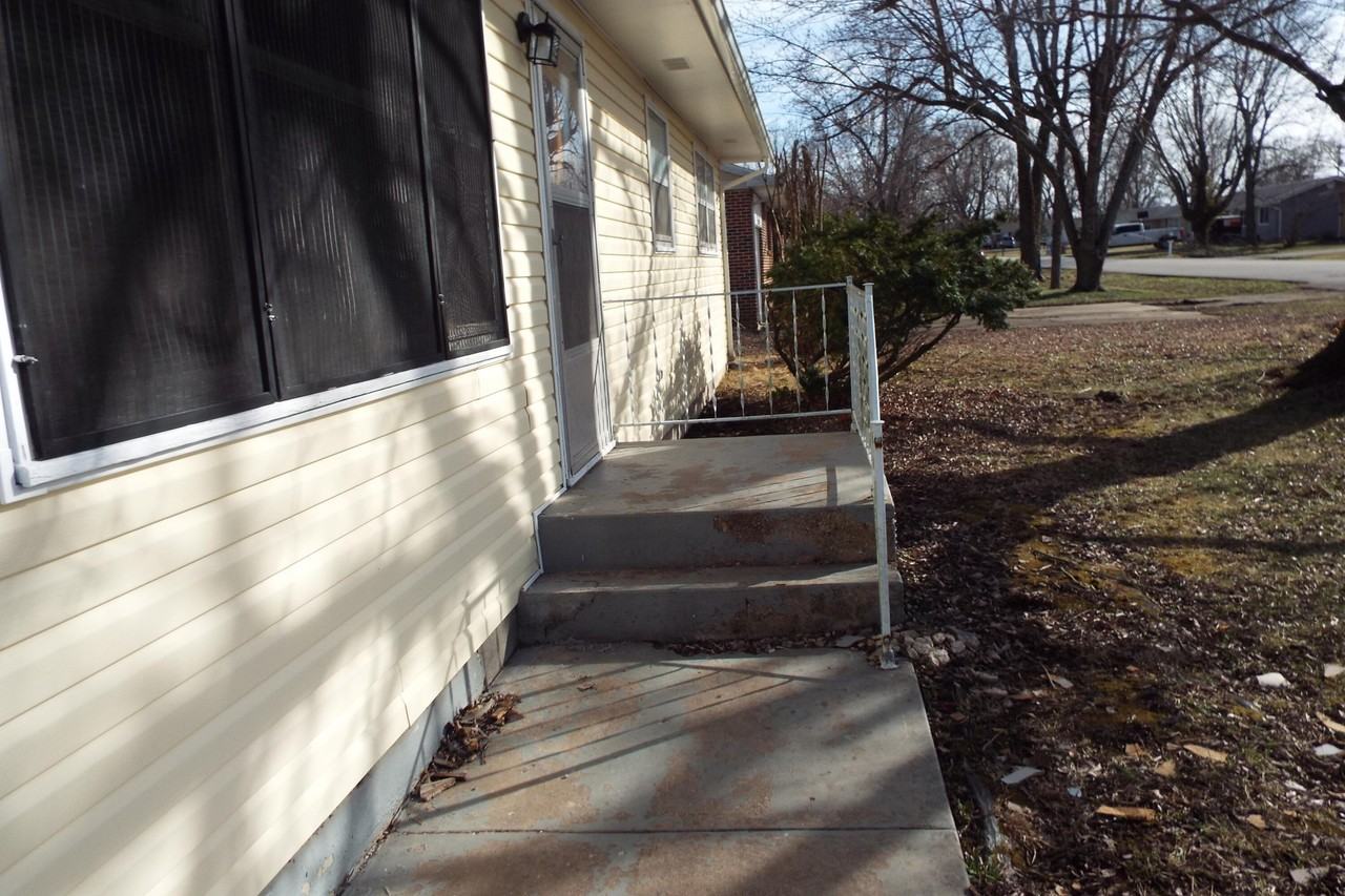 308 Sunshine St - Photo 3 of 15