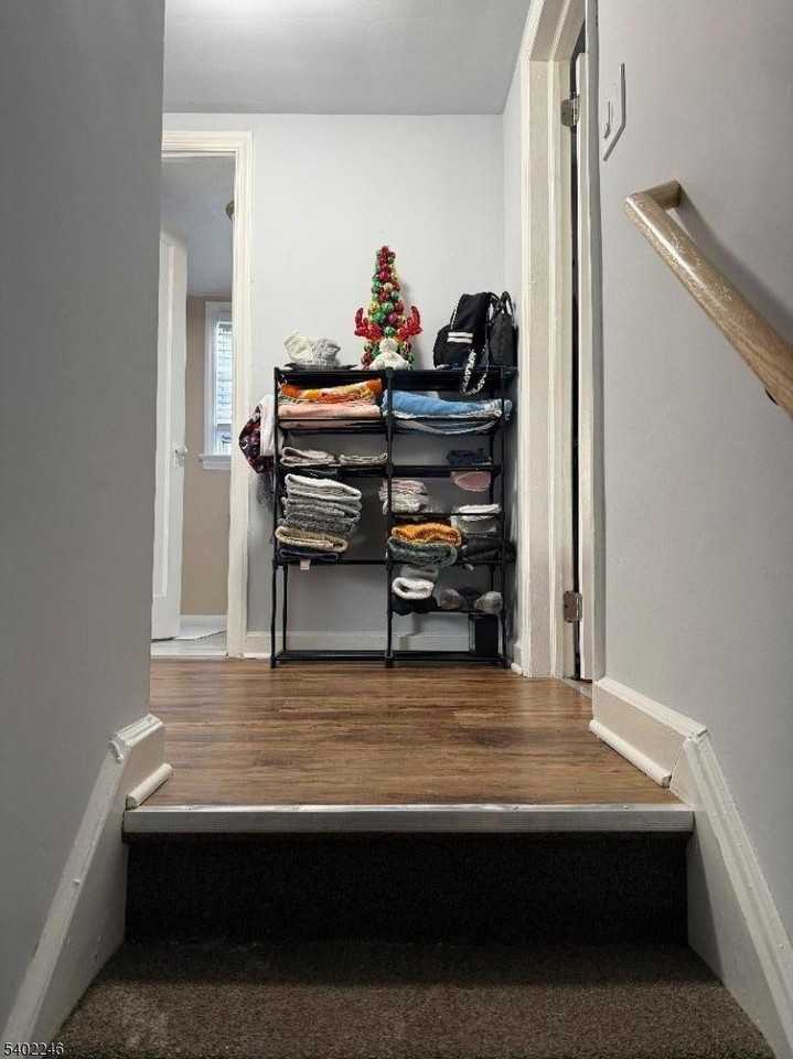 8 Rowe Pl - Photo 2 of 17