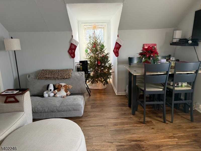 8 Rowe Pl - Photo 4 of 17