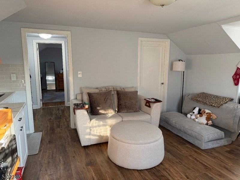 8 Rowe Pl - Photo 5 of 17