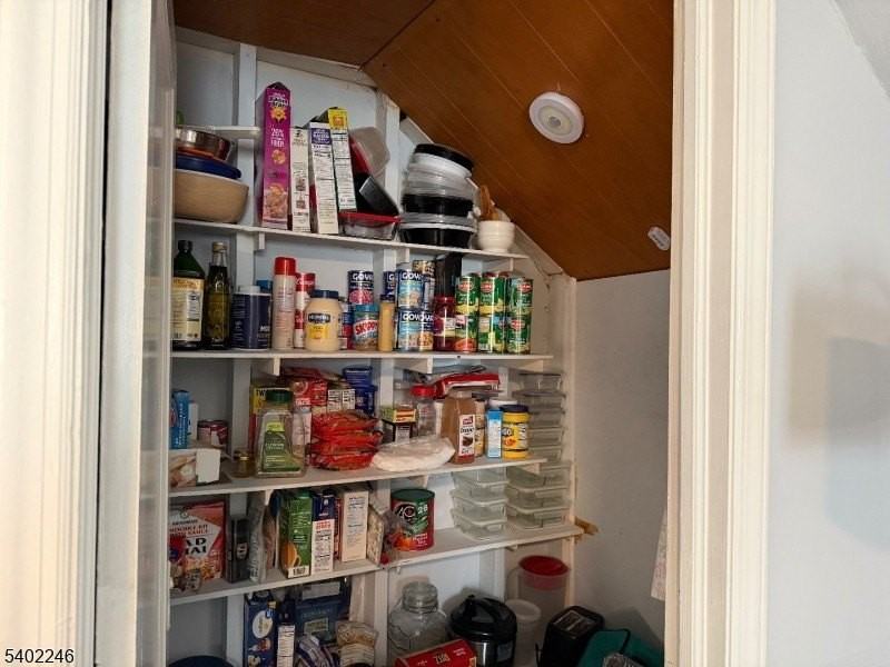 8 Rowe Pl - Photo 7 of 17