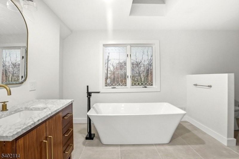 4 Nottingham Dr - Photo 3 of 35