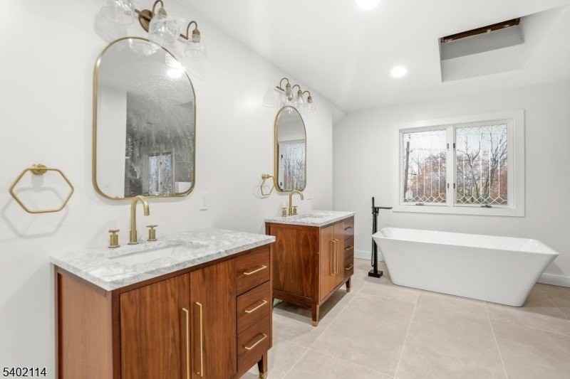 4 Nottingham Dr - Photo 5 of 35