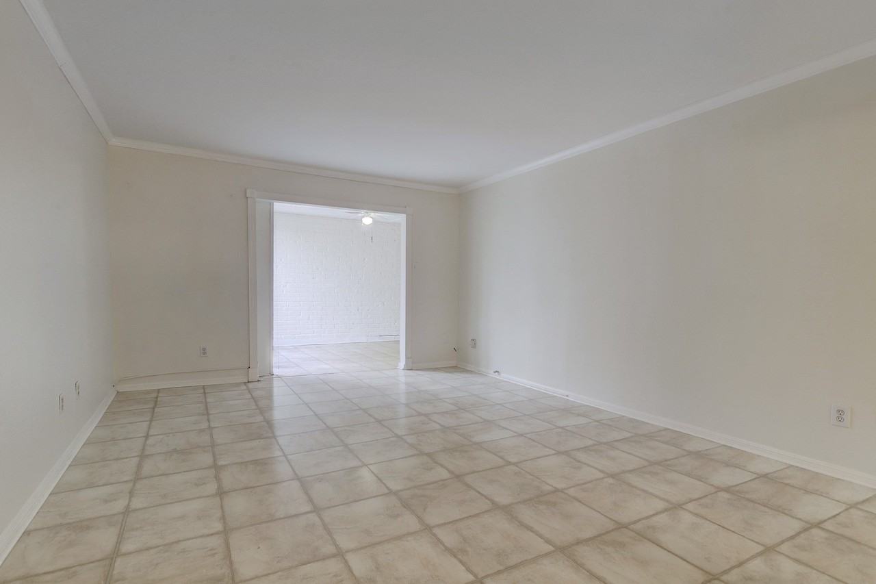 353 N Post Oak Ln #820 - Photo 4 of 24