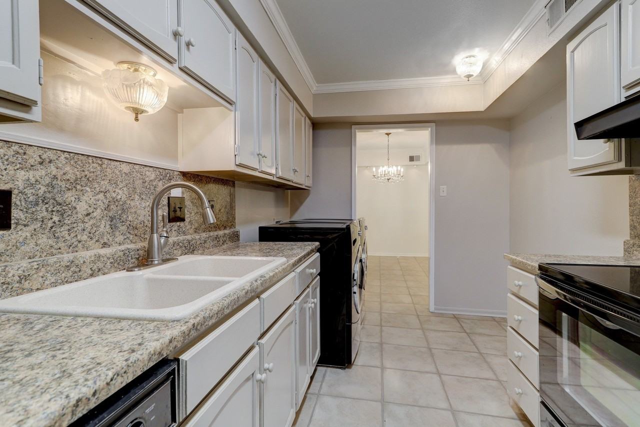 353 N Post Oak Ln #820 - Photo 7 of 24